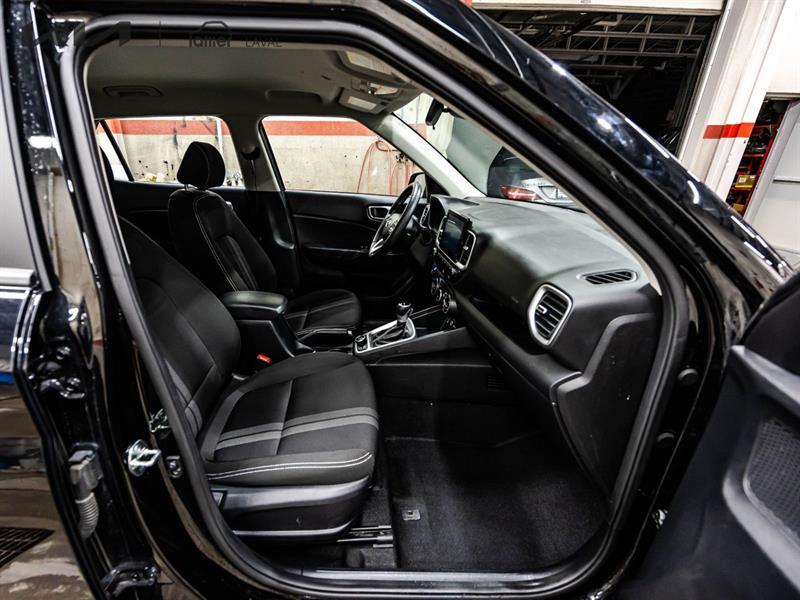 2025 Hyundai Venue - Image 18