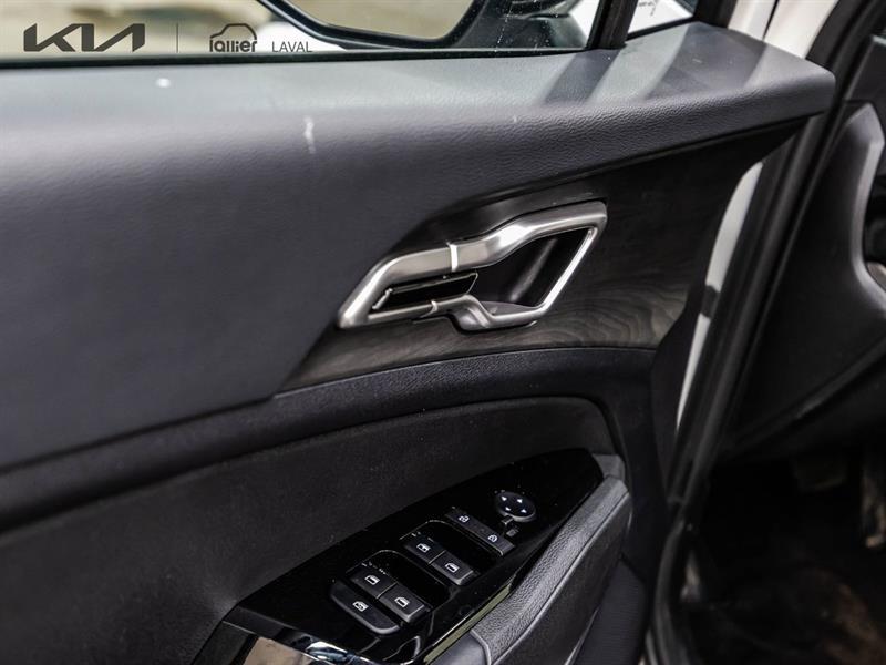 2025 Kia Sportage - Image 12