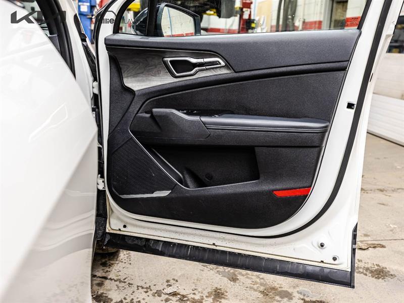 2025 Kia Sportage - Image 17