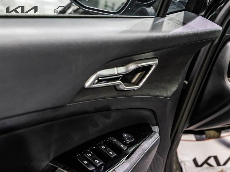 2025 Kia Sportage - Image 12