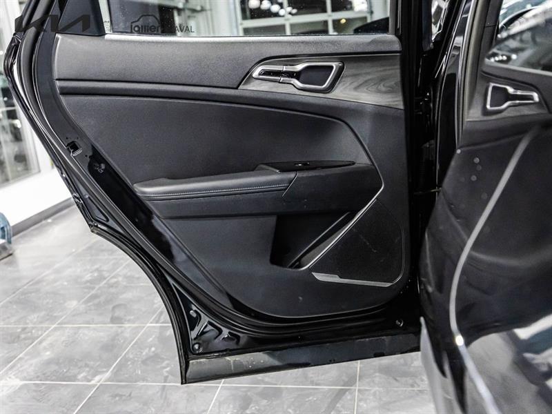 2025 Kia Sportage - Image 13