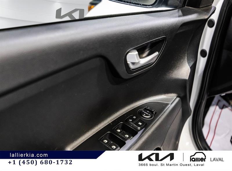 2023 Kia Rio - Image 11