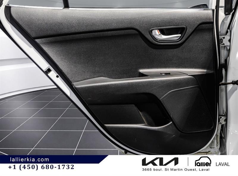 2023 Kia Rio - Image 12