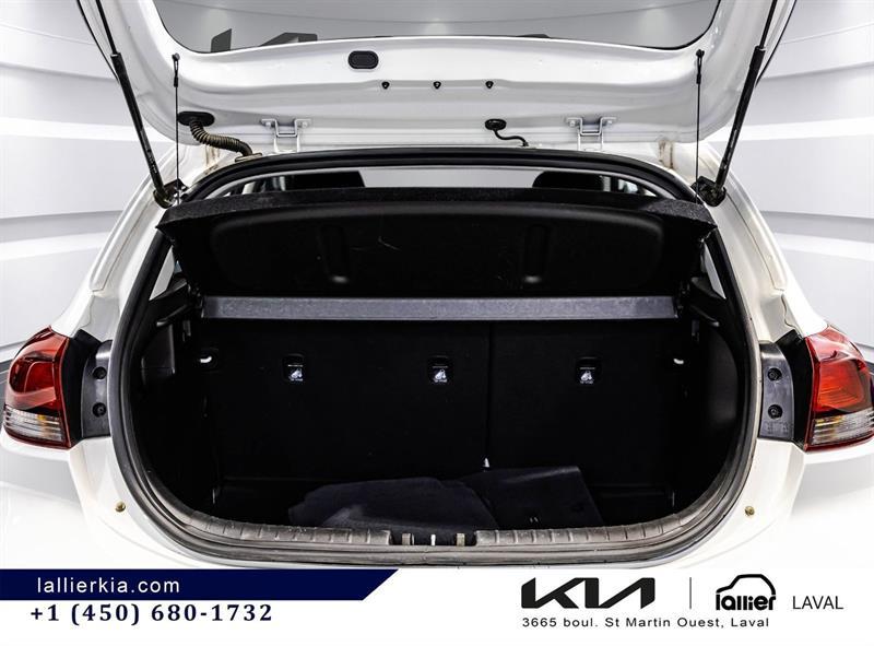 2023 Kia Rio - Image 15