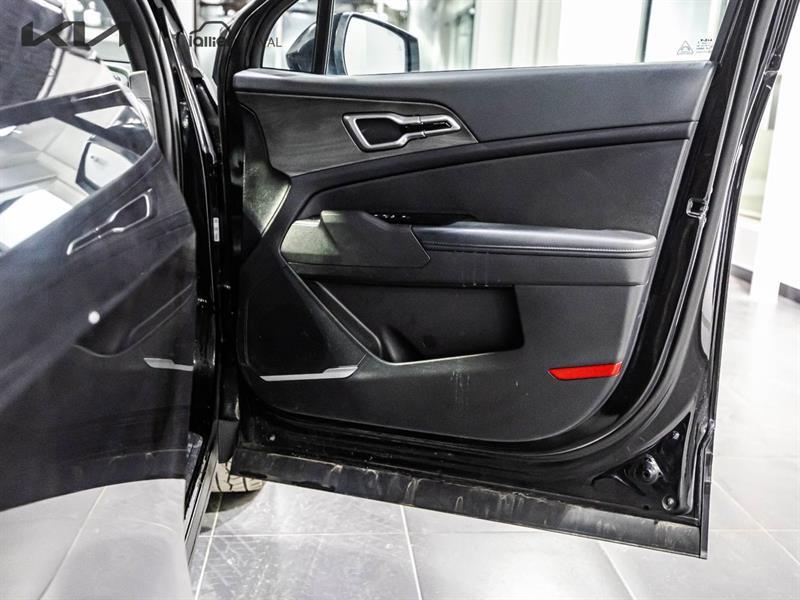 2025 Kia Sportage - Image 17