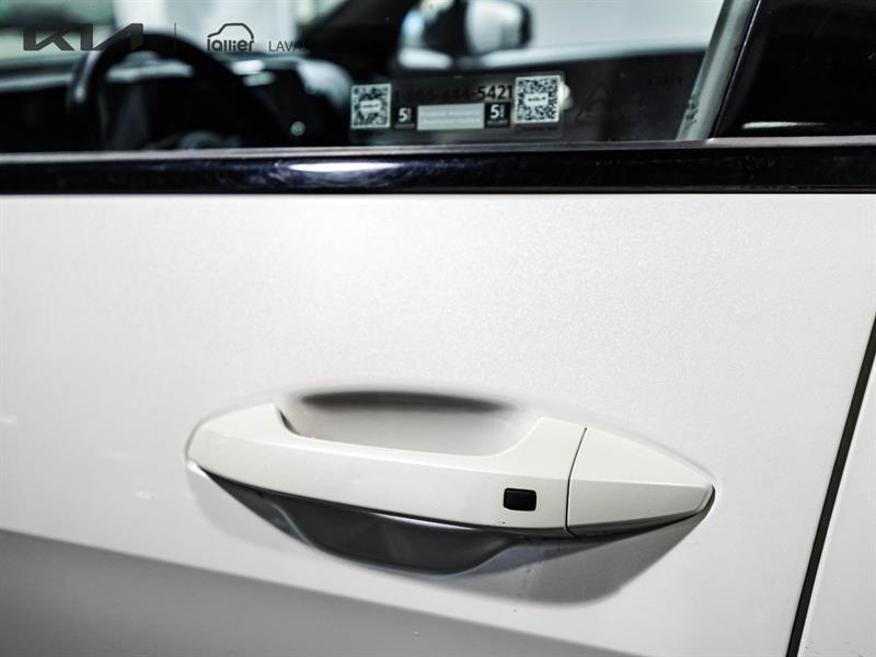 2025 Kia Sportage - Image 11