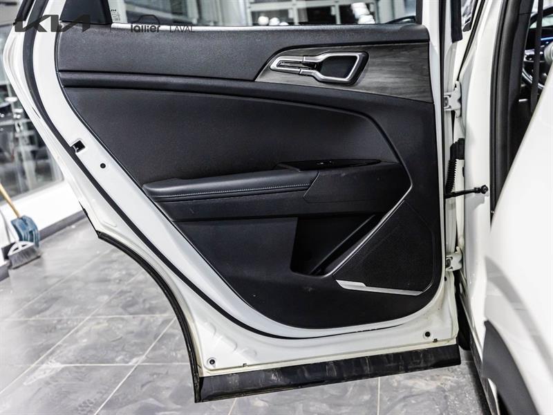 2025 Kia Sportage - Image 13