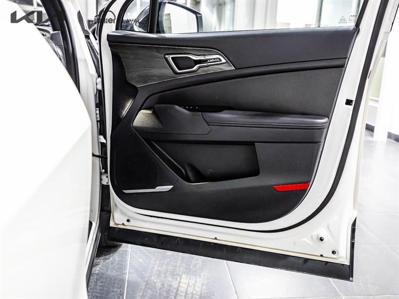2025 Kia Sportage - Image 17