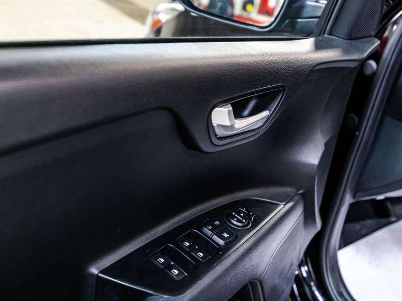 2023 Kia Rio - Image 11