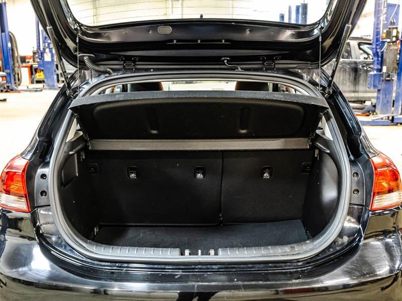 2023 Kia Rio - Image 15