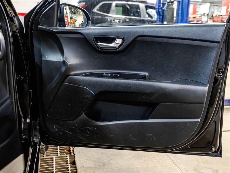 2023 Kia Rio - Image 16