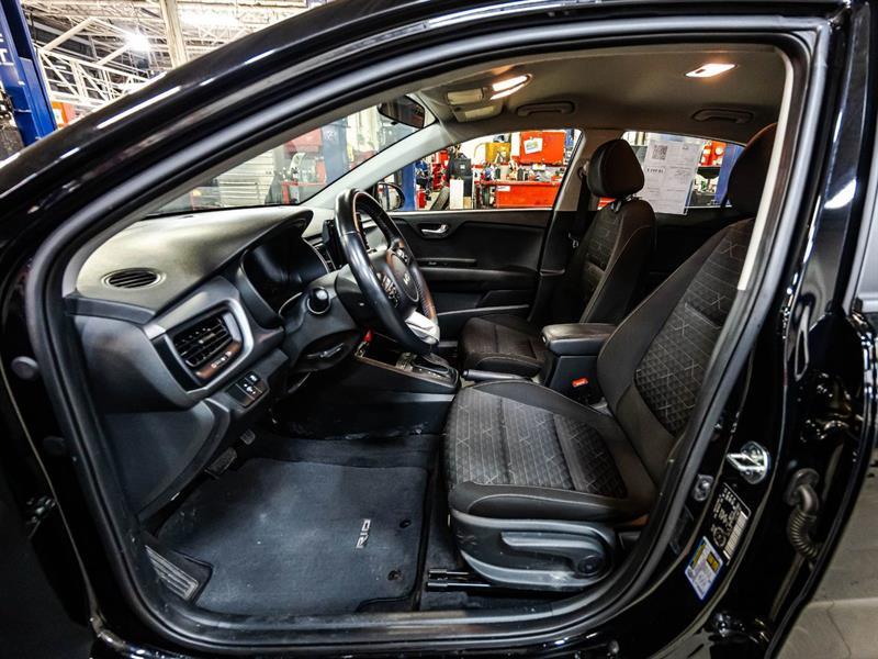 2023 Kia Rio - Image 18