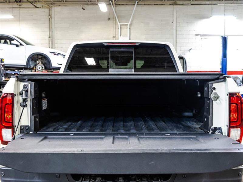 2017 Honda Ridgeline - Image 16