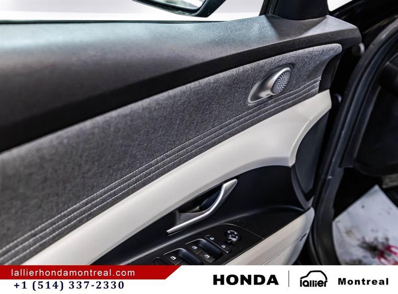 2023 Hyundai Elantra - Image 12