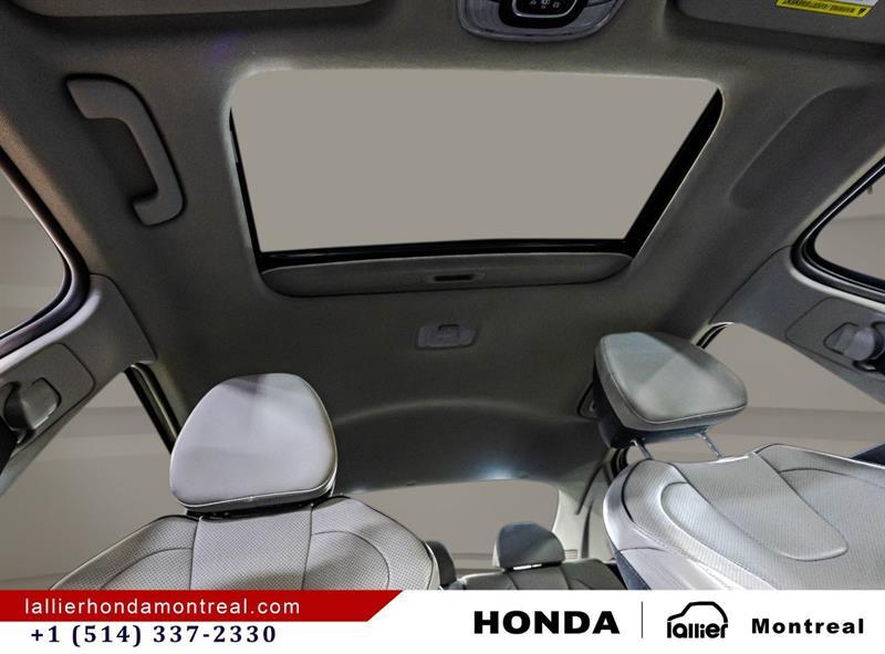 2023 Hyundai Elantra - Image 19