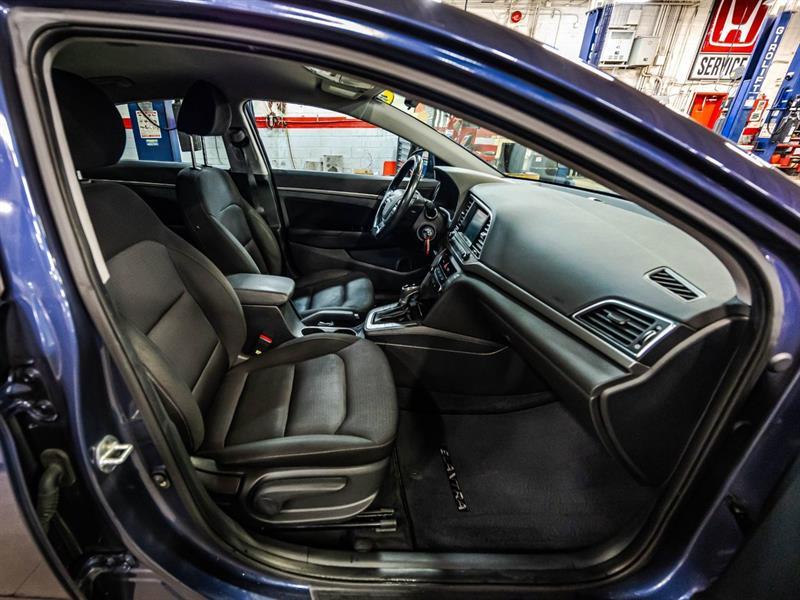 2018 Hyundai Elantra - Image 17