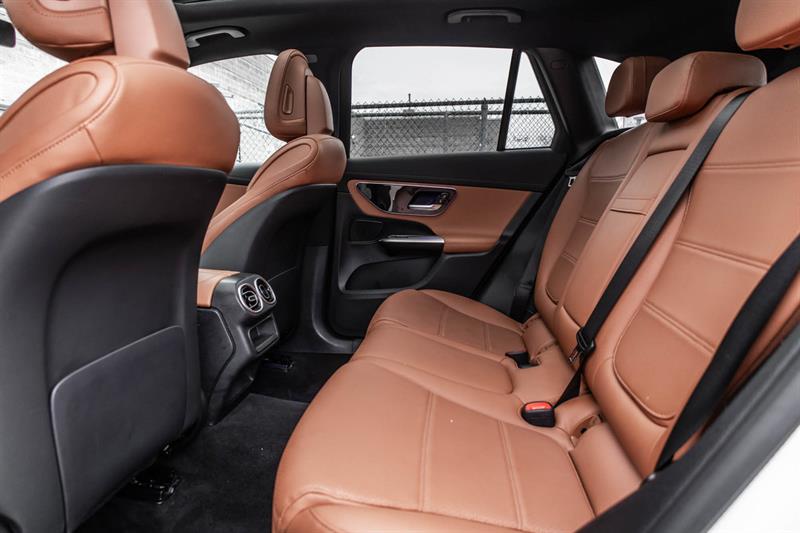 mercedes-benz GLC300 2024 - 38