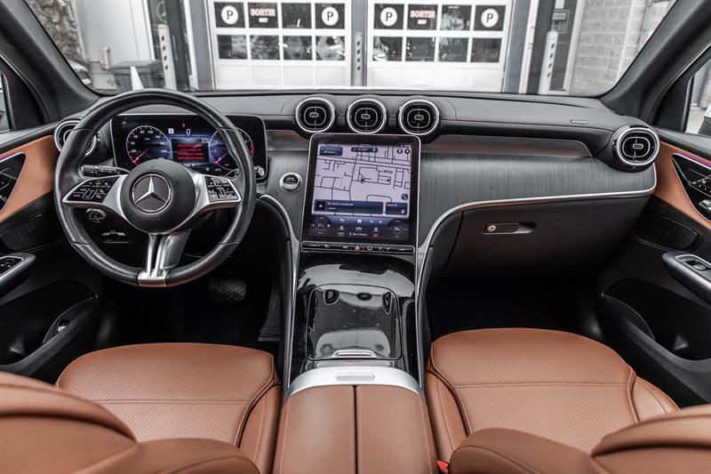 mercedes-benz GLC300 2024 - 39