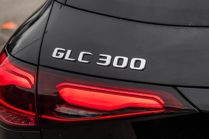 mercedes-benz GLC300 2023 - 14