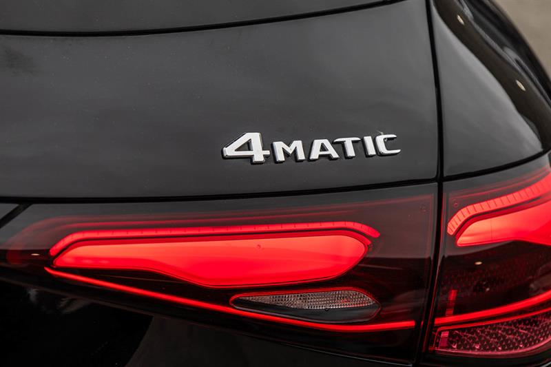 mercedes-benz GLC300 2023 - 16