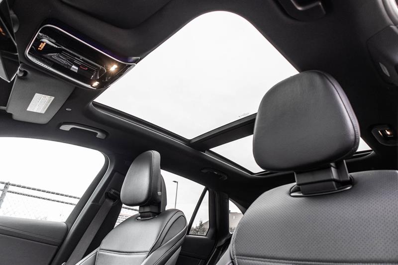 mercedes-benz GLC300 2023 - 38