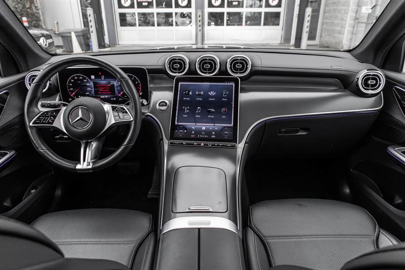 mercedes-benz GLC300 2023 - 40