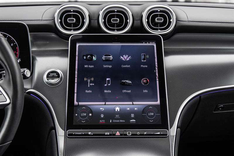 mercedes-benz GLC300 2023 - 42