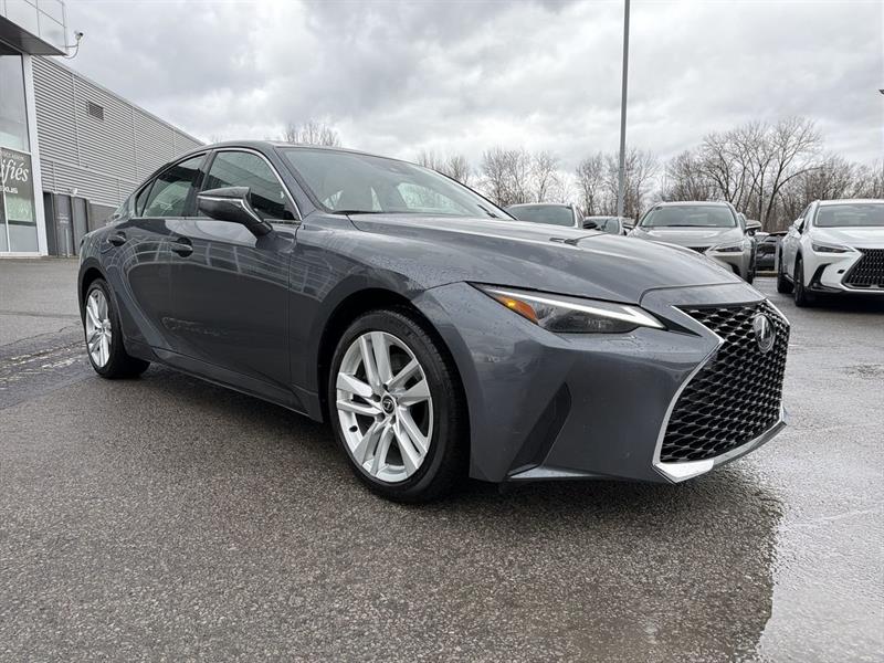 lexus IS 300 2024 - 2