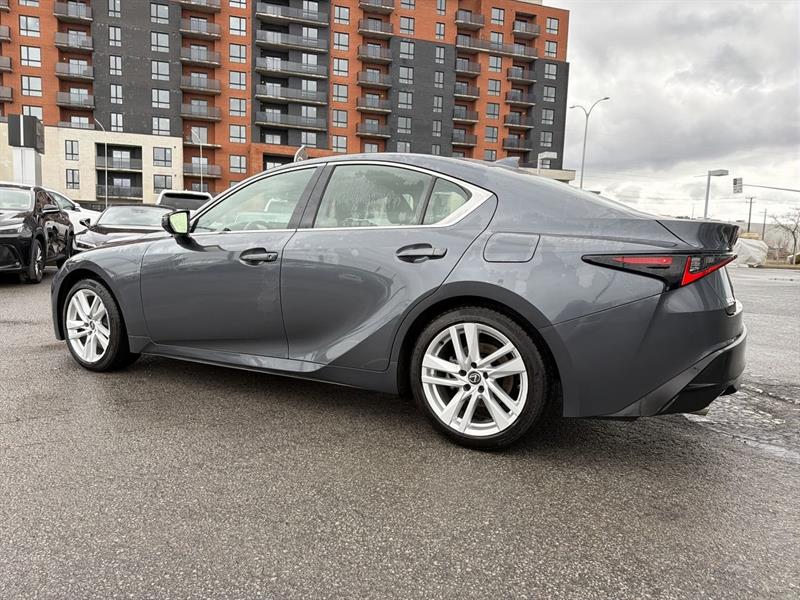 lexus IS 300 2024 - 9