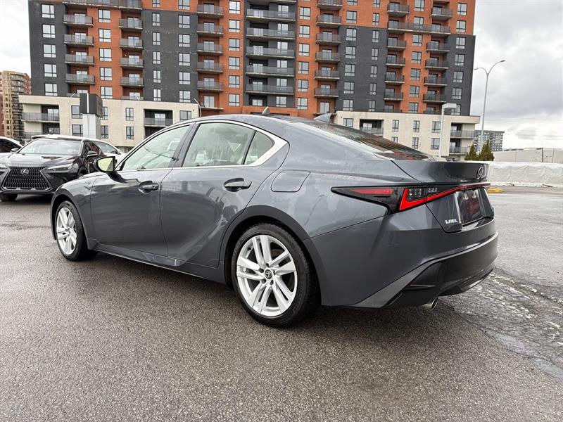 lexus IS 300 2024 - 10