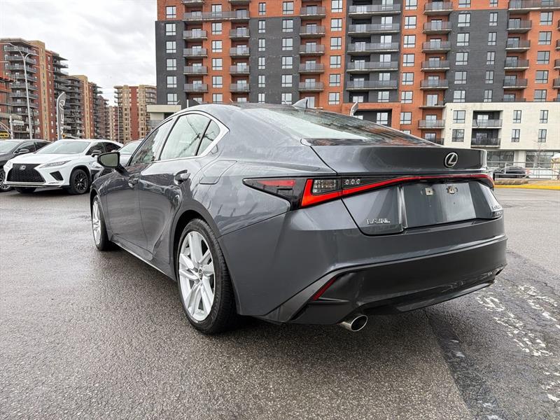 lexus IS 300 2024 - 11