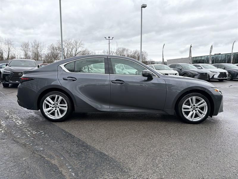 lexus IS 300 2024 - 16