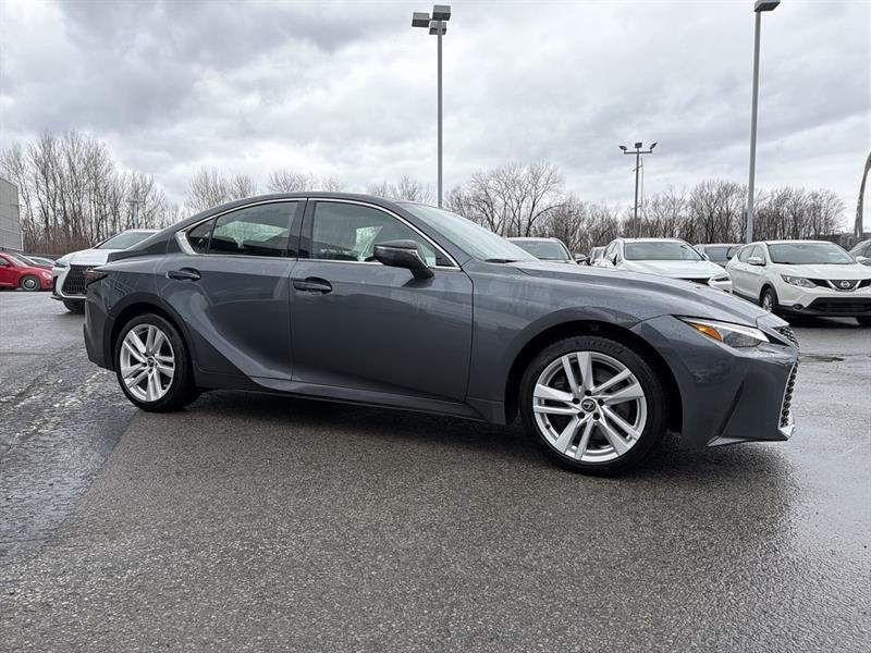 lexus IS 300 2024 - 17