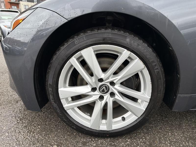 lexus IS 300 2024 - 18