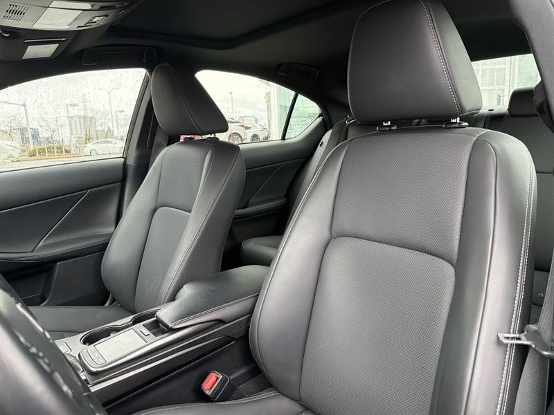 lexus IS 300 2024 - 19