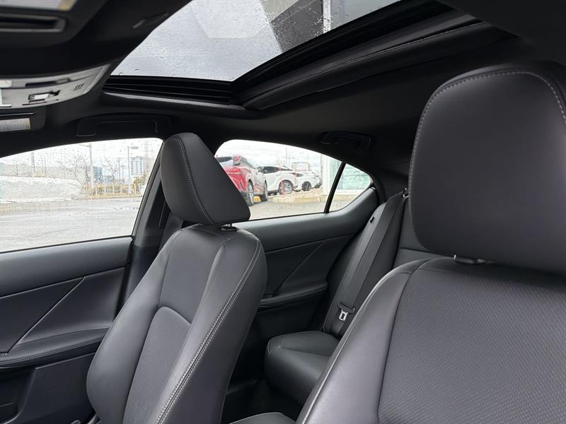 lexus IS 300 2024 - 26
