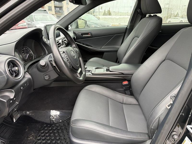 lexus IS 300 2021 - 19