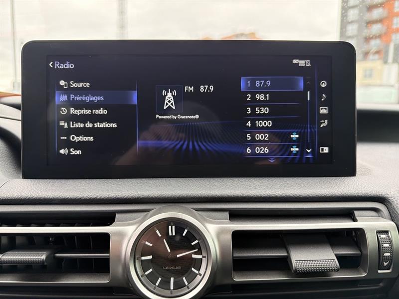 lexus IS 300 2021 - 24