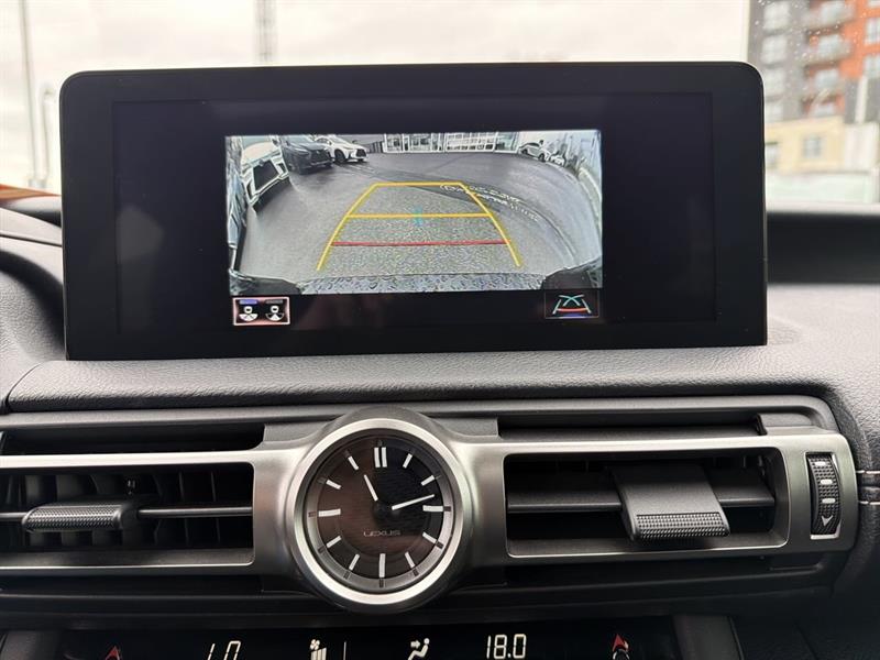 lexus IS 300 2021 - 25