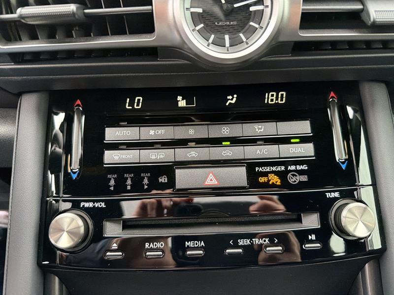 lexus IS 300 2021 - 27