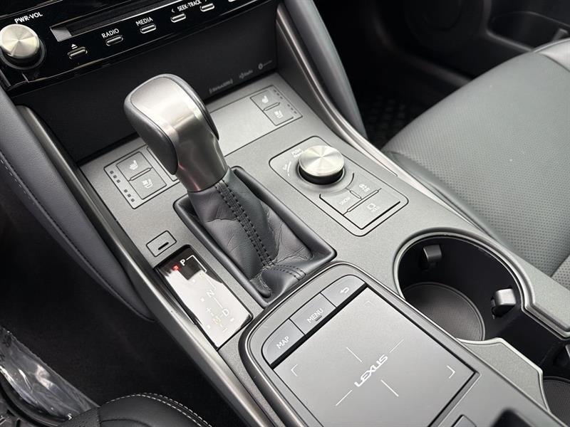 lexus IS 300 2021 - 28