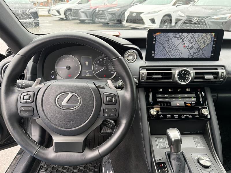 lexus IS 300 2021 - 29