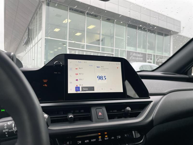 lexus UXH 2025 - 24