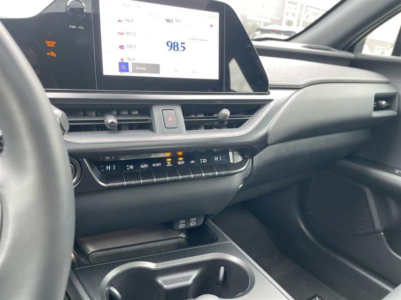 lexus UXH 2025 - 26