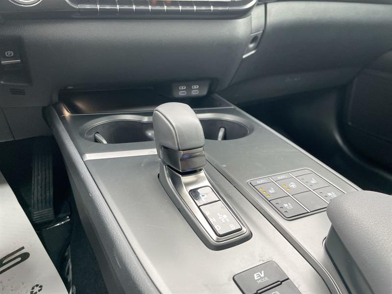 lexus UXH 2025 - 27