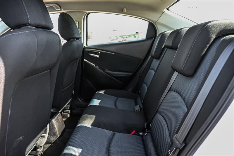 toyota Yaris Sedan 2018 - 17