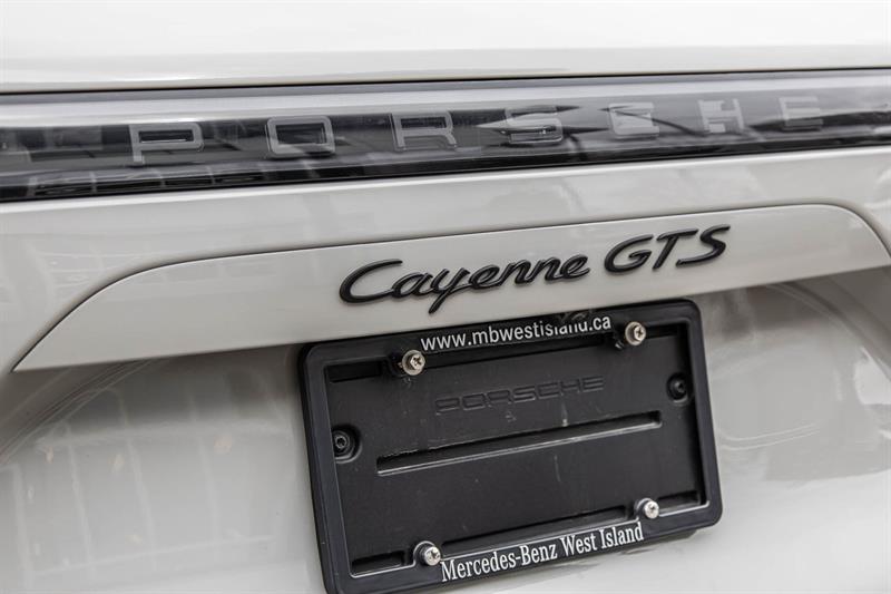 2023 Porsche Cayenne - Image 12