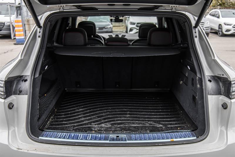 2023 Porsche Cayenne - Image 13