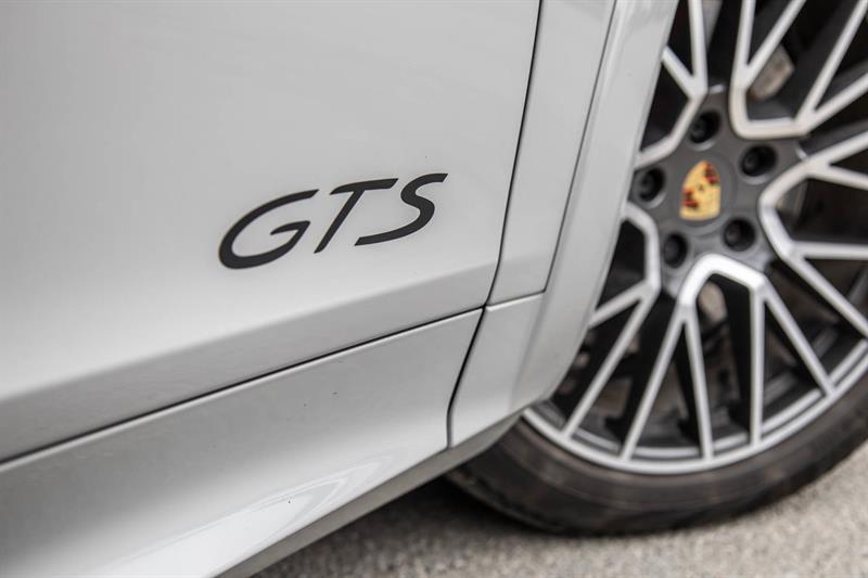 2023 Porsche Cayenne - Image 15