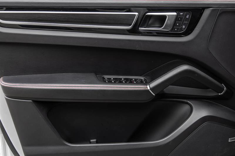 2023 Porsche Cayenne - Image 16